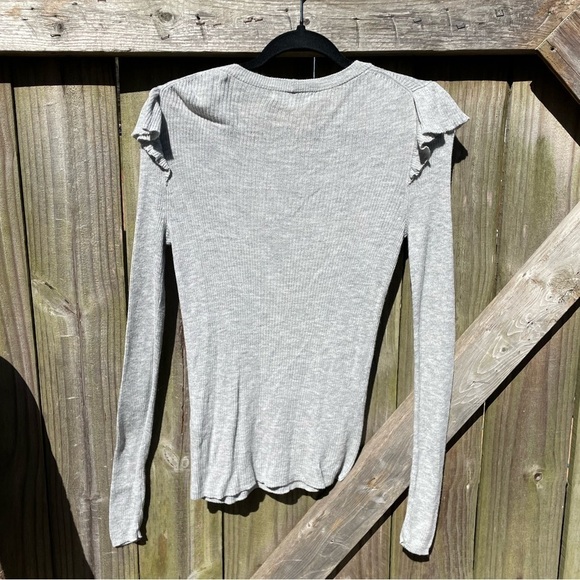 Madewell Ruffle-Sleeve Ribbed Knit Pullover Lightweight Sweater in Grey - Picture 7 of 12